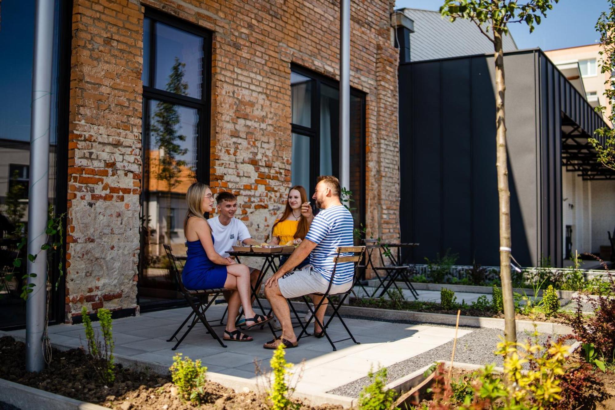 Smaltovna Lofty Apartment Lucenec Luaran gambar